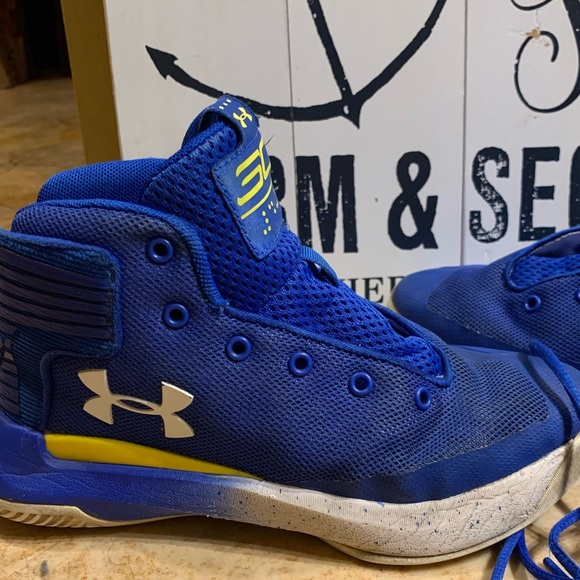Kids Royal Blue Under Armor Shoes - Picture 2 of 4